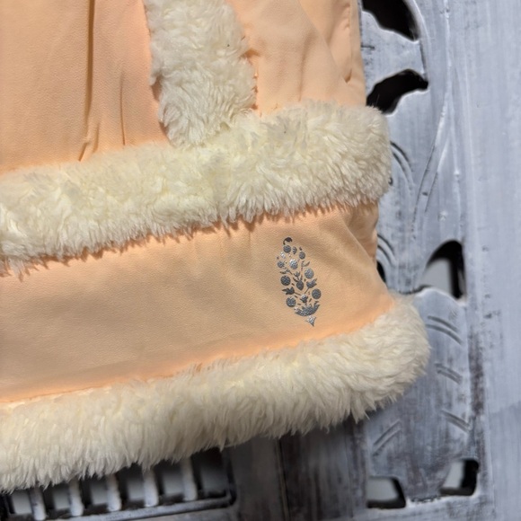 Free People Slope Seeker Ivory Faux Fur Sherpa Reversible Vest NWT - Picture 8 of 14
